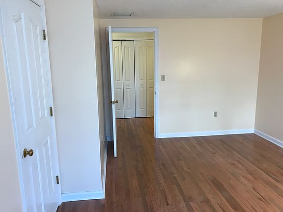 2nd image of 148 Presidents Ln APT 6