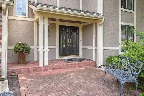 3rd image of 15335 Melrose Dr