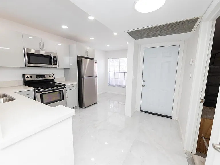 8939 NW 23rd St — Photo 32