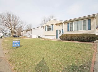 4020 N Camelot Dr, Decatur, IL 62526