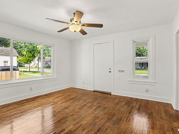 5th image of 732 E Green St