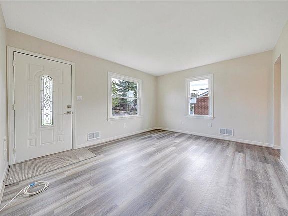 3rd image of 3922 Maine Ave NW