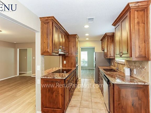 3rd image of 13 Kingston Ct