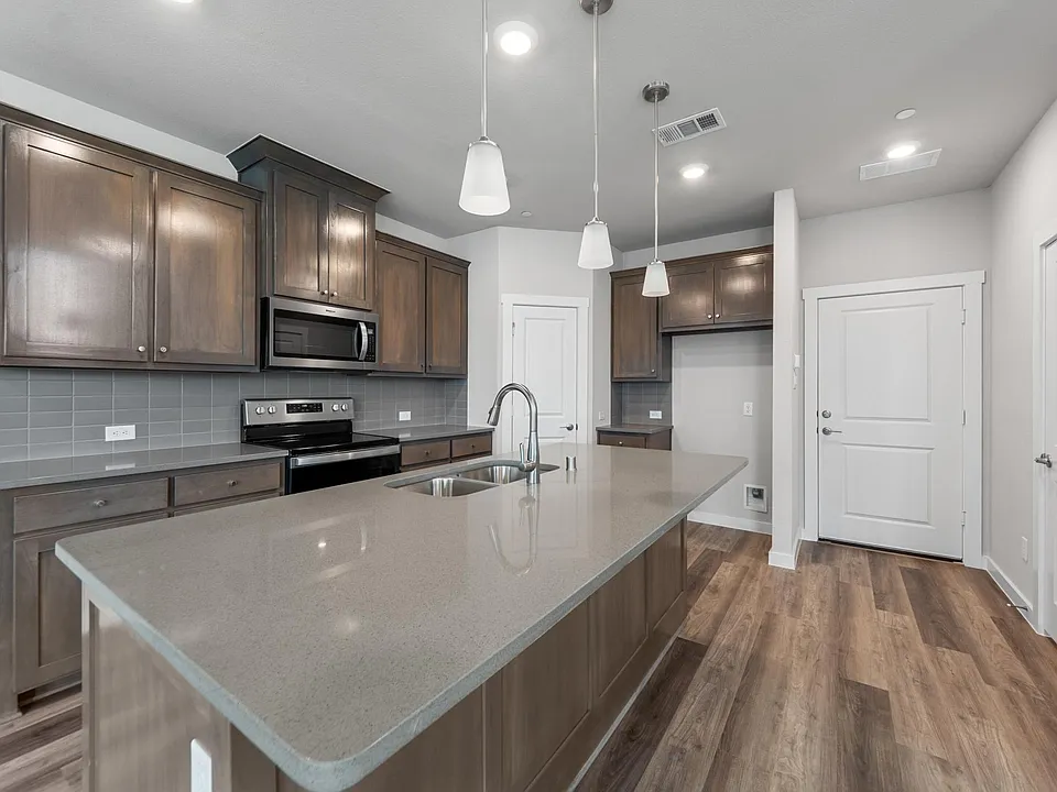 800 Emerling Dr