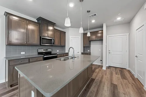 800 Emerling Dr Photo 1