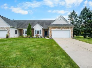 3305 Grove Ln, Auburn Hills, MI 48326