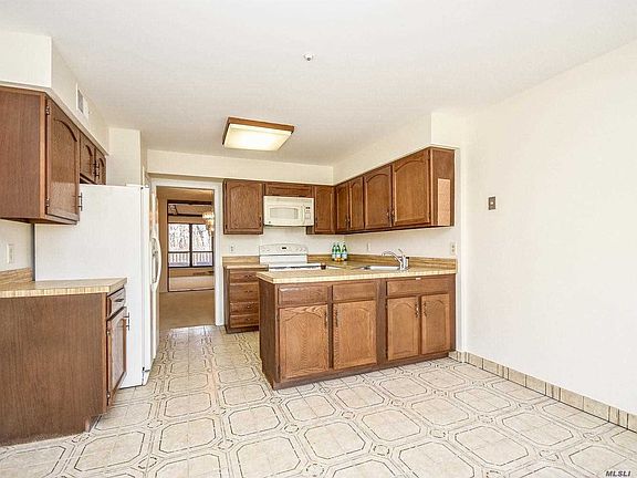 5th image of 58 Windsor Gate Dr