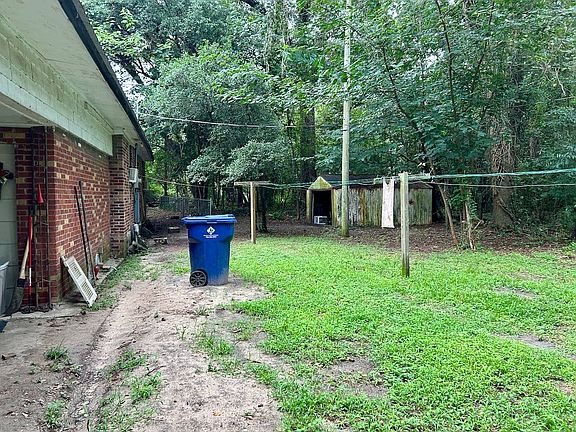 4th image of 2214 Bluff Cemetery Rd