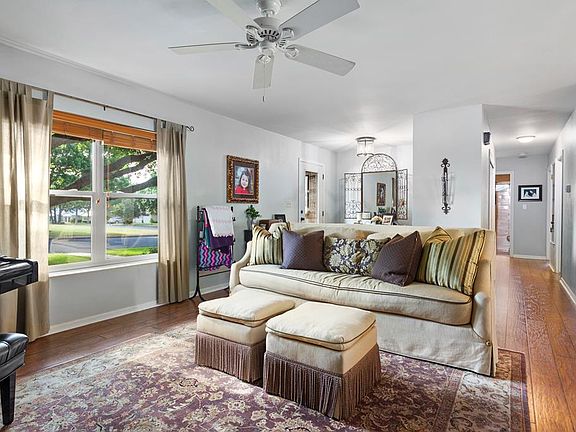 3rd image of 1508 W Trailmoor Dr