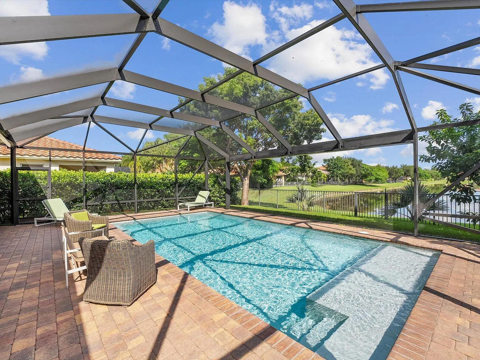 4 bed, 2.5 bath, 2800 sqft, $8,500 — Photo 4
