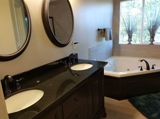 1041 N Bristol Ct, Wichita, KS 67206