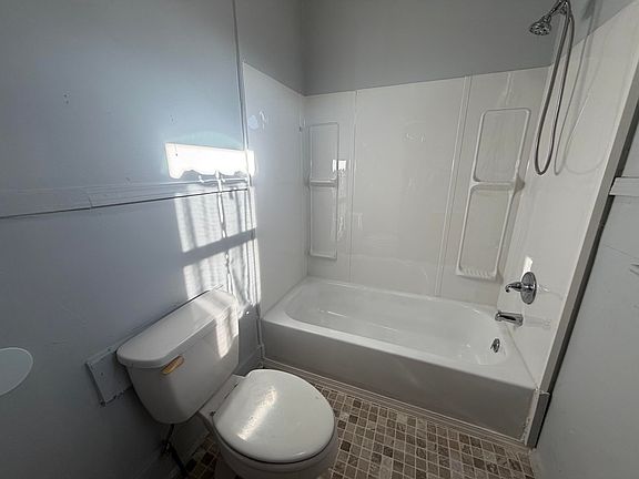 4th image of 1519 E Fairchild St
