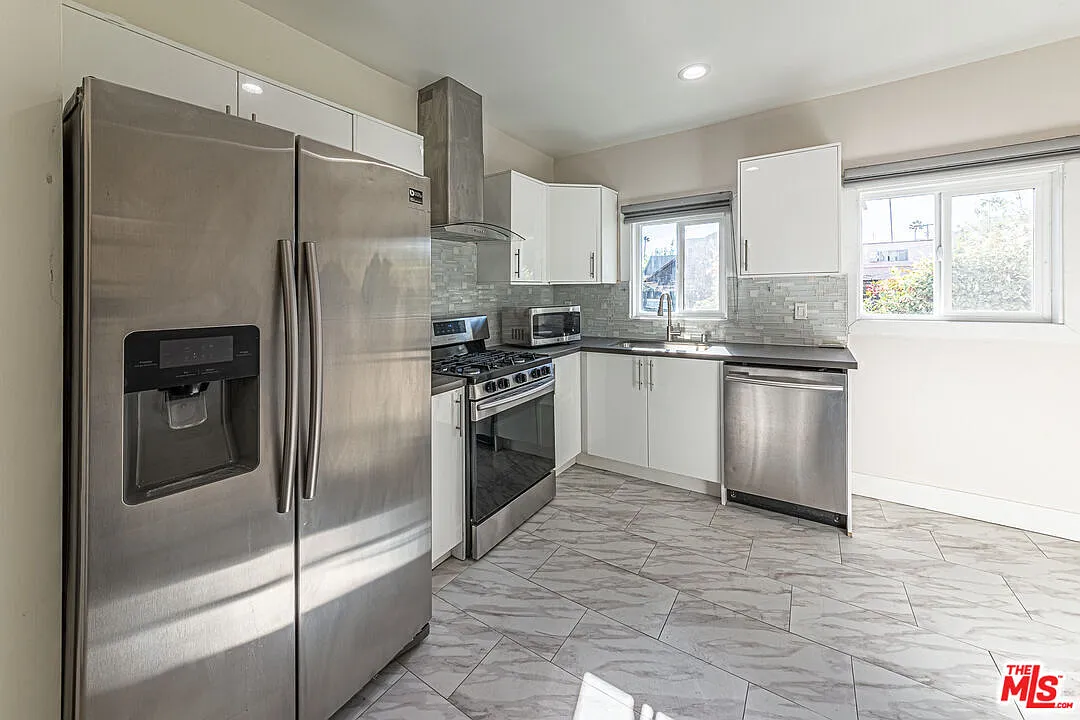 2 bed, 1.0 bath, 1000 sqft, $2,850 — Photo 3