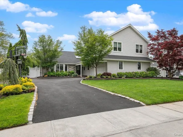 83 Joyce Lane, Woodbury, NY 11797