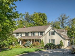 90 Twin Acre Ct, Moreland Hills, OH