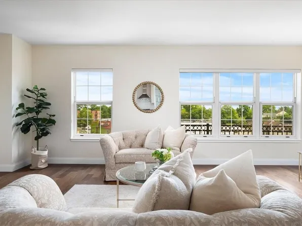 10 Byron Place #PH711, Larchmont, NY 10538