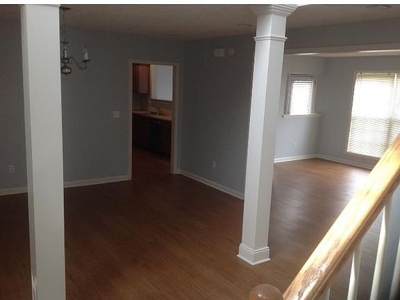 3rd image of 749 Sprucewood Dr