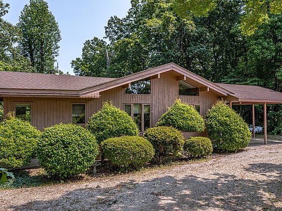 3rd image of 1161 Mill Creek Ln