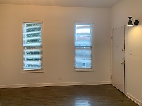 3rd image of 1401 N Oakley Blvd APT 1R