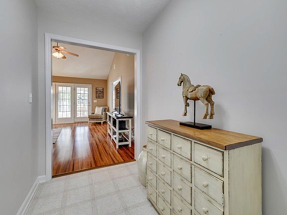 4th image of 236 Fox Haven Dr