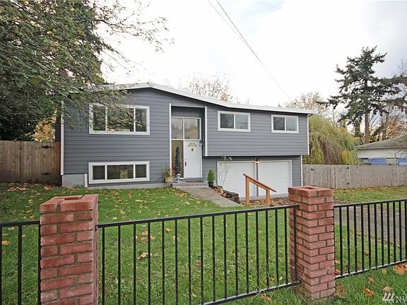 4th image of 3217 S 221st St