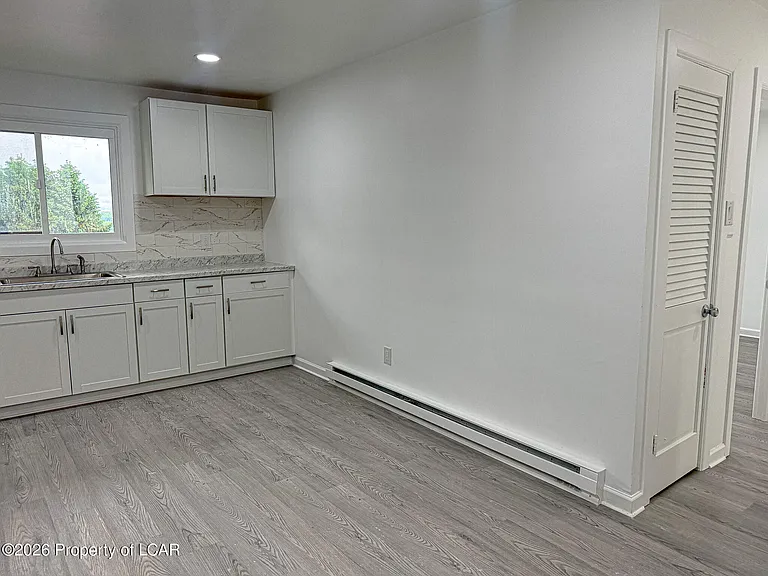 830 E 7th St #2 — Photo 5