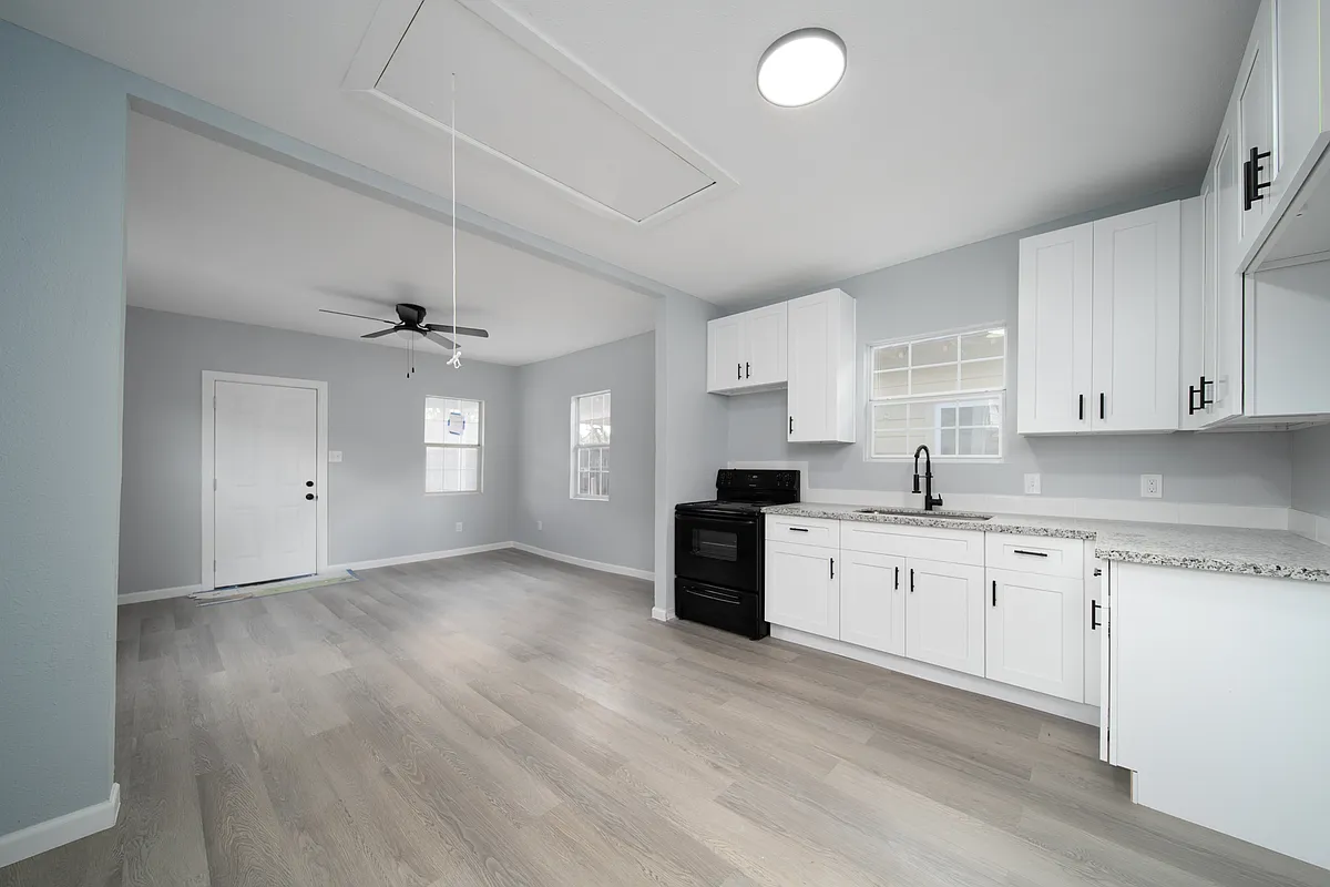 Building Photo - 1321 Bayou St