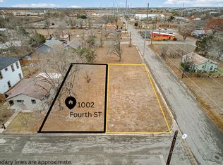 1002 4th St, Lockhart, TX 78644