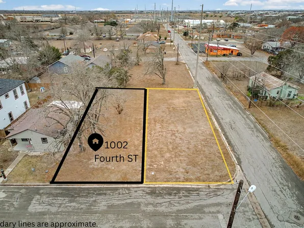 1002 4th St, Lockhart, TX 78644