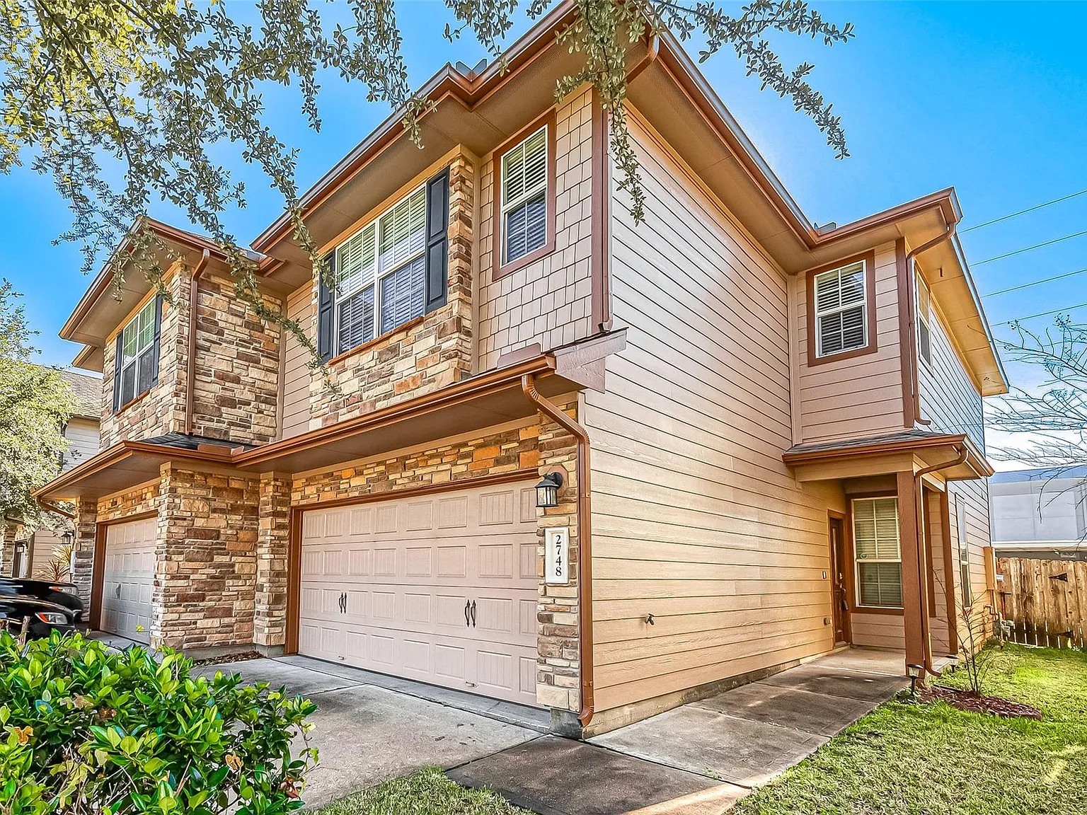 3 bed, 2.5 bath, 1518 sqft, $1,900 — Photo 2