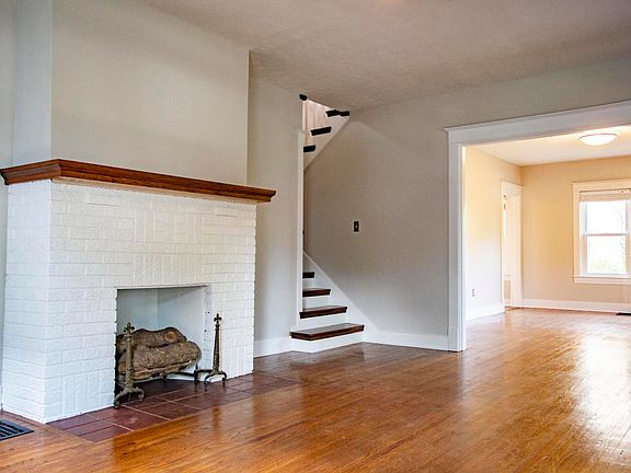 2nd image of 1722 Deerwood Ave