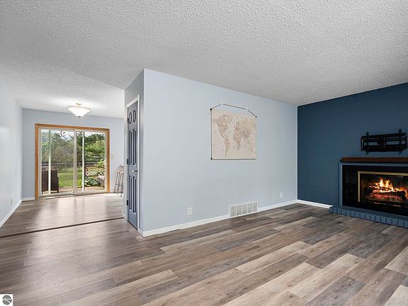 4th image of 6132 N Reynolds Rd