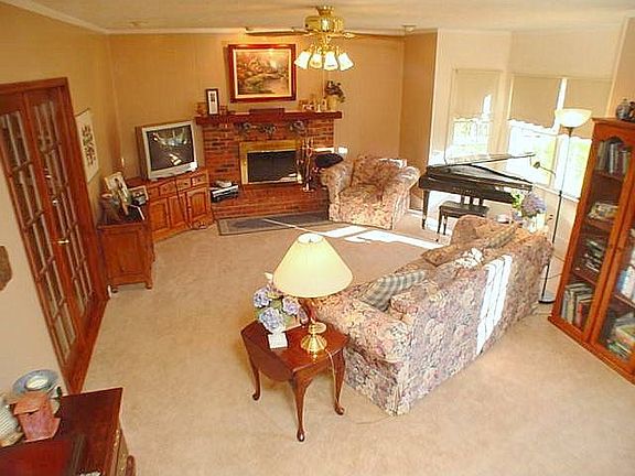 5th image of 11 Buckeye Ln