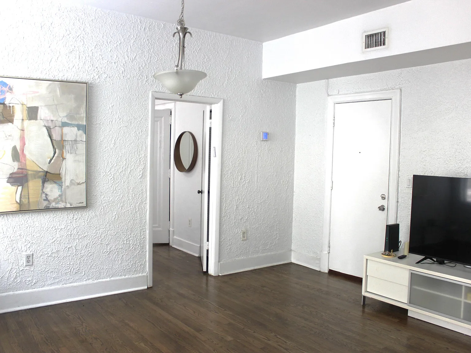 1 bed, 1.0 bath, 656 sqft, $2,300 — Photo 2