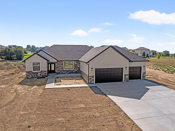 4th image of 31 Lakeview Cir