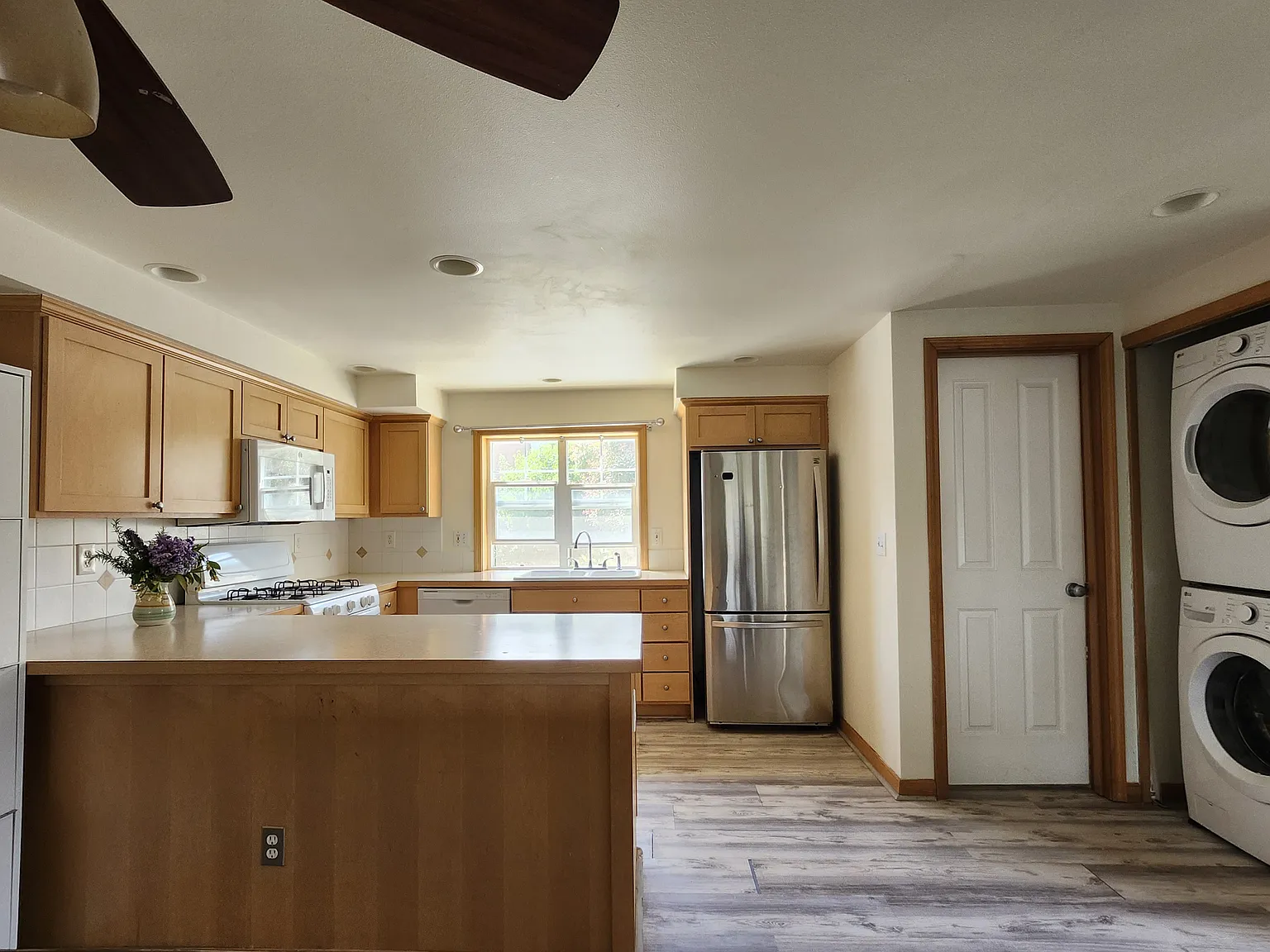 3 bed, 2.5 bath, 1580 sqft, $3,500 — Photo 2