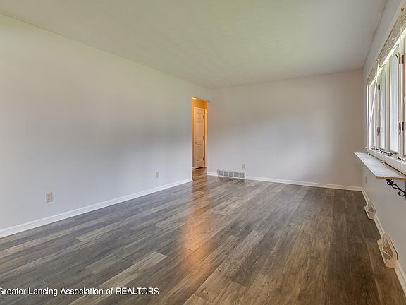 3rd image of 11091 Jerryson Dr