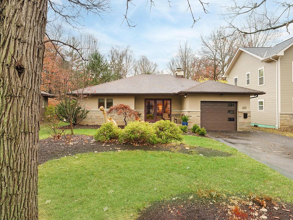 1st image of 621 Yaronia Dr