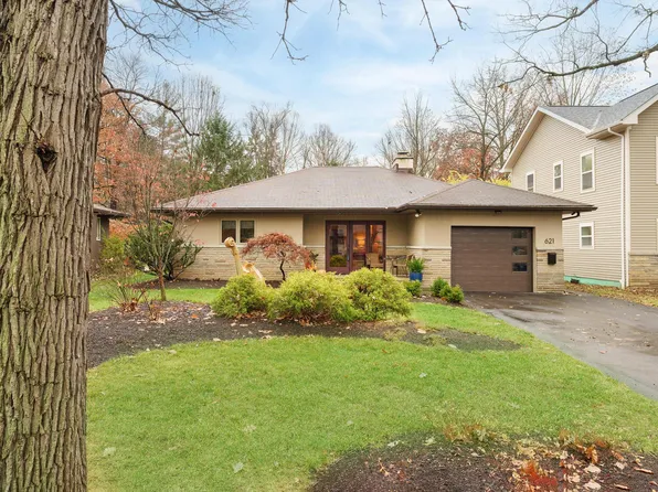 621 Yaronia Dr, Columbus, OH 43214