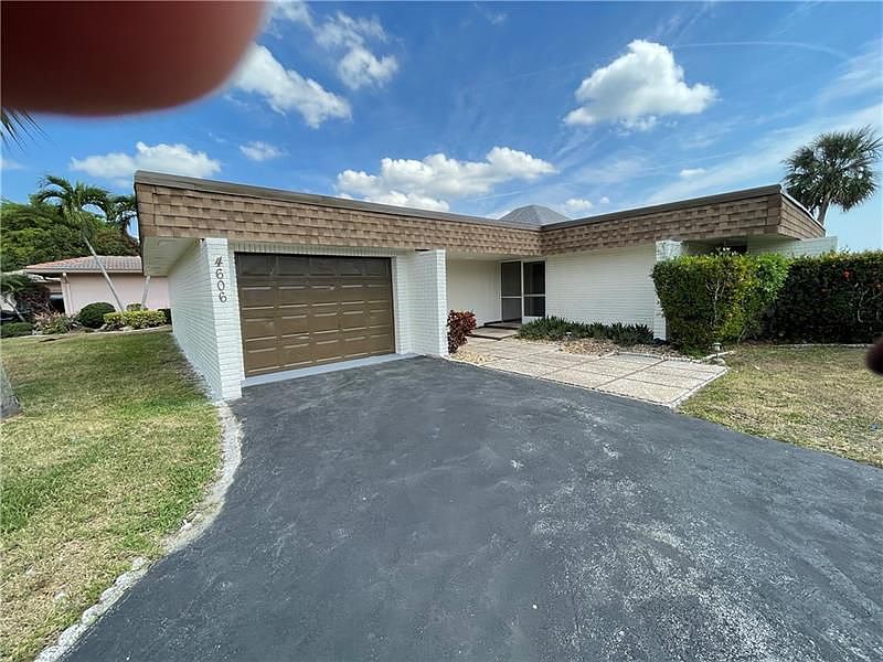 1st image of 4606 Queen Palm Ln