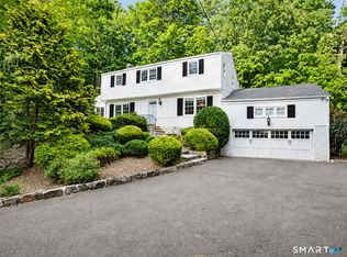 2 Arnold Dr, Stamford, CT 06905