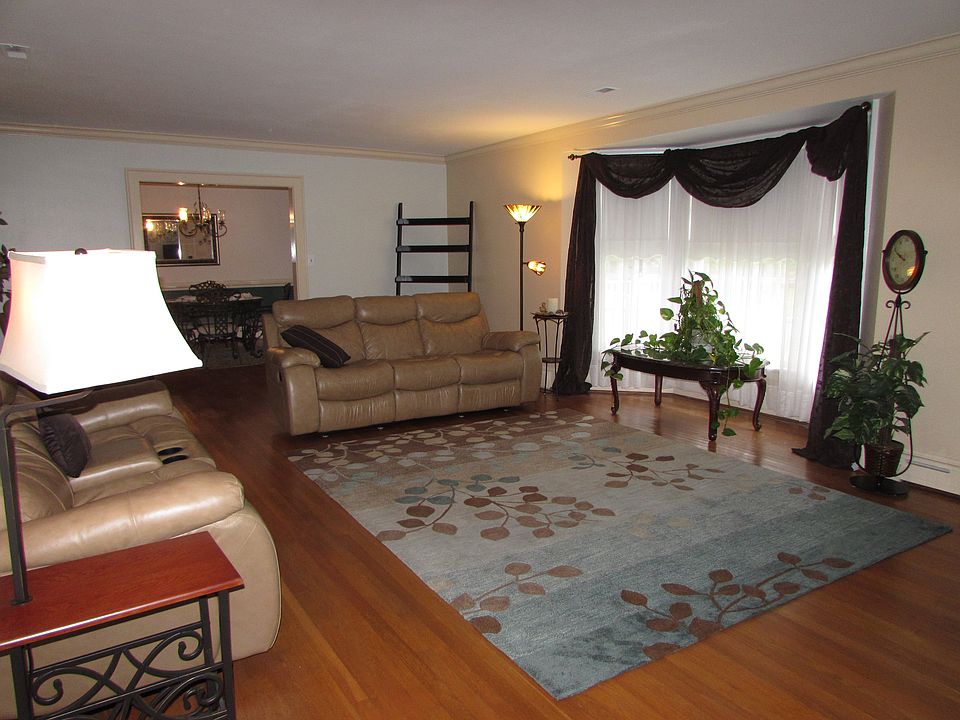 1st image of 3114 Honeysuckle Ln