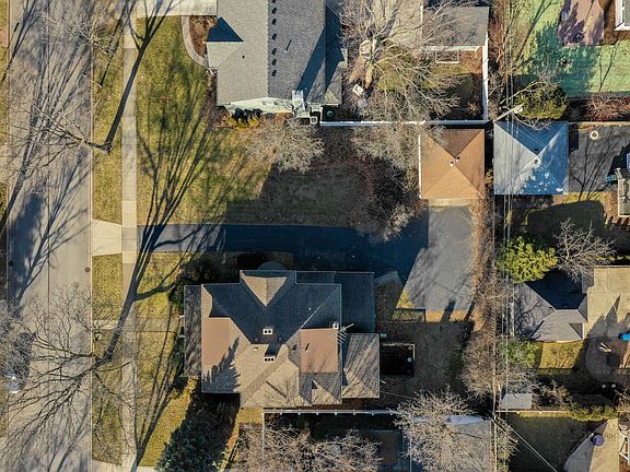 5th image of 129 S Kensington Ave