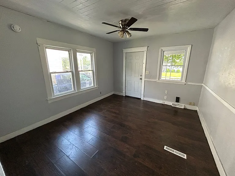 640 W 13th St — Photo 57