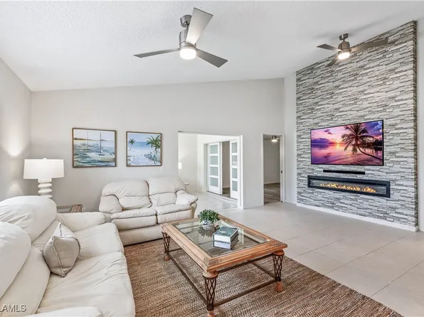 1354 Sandtrap Dr, Fort Myers, FL 33919