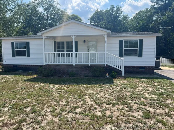 5212 Perry Oliver Dr, Hope Mills, NC 28348