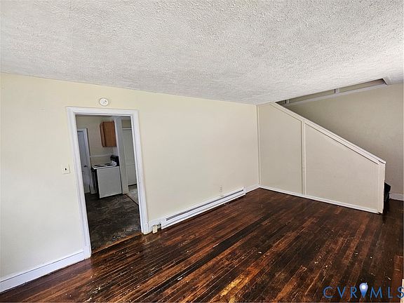 2nd image of 2405 Granville Ave