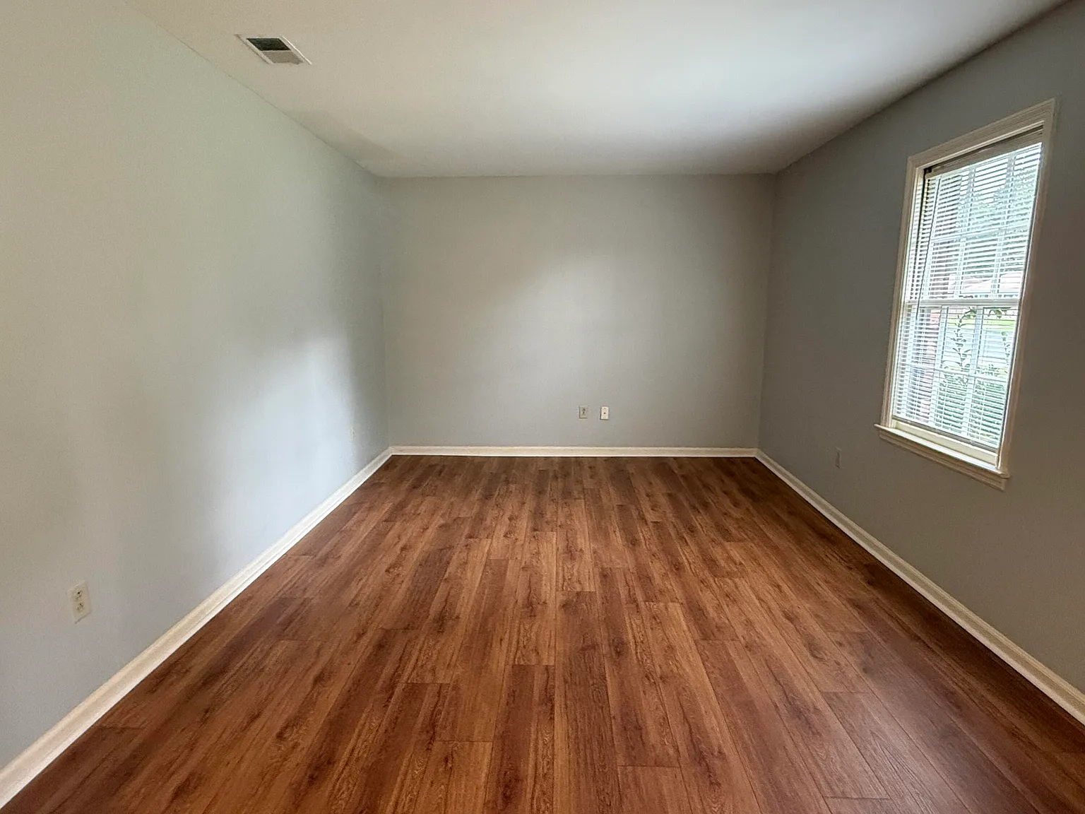 3 bed, 2.0 bath, 1200 sqft, $1,875 — Photo 4