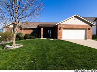 833 Sunnyhill Ln, Columbia, IL