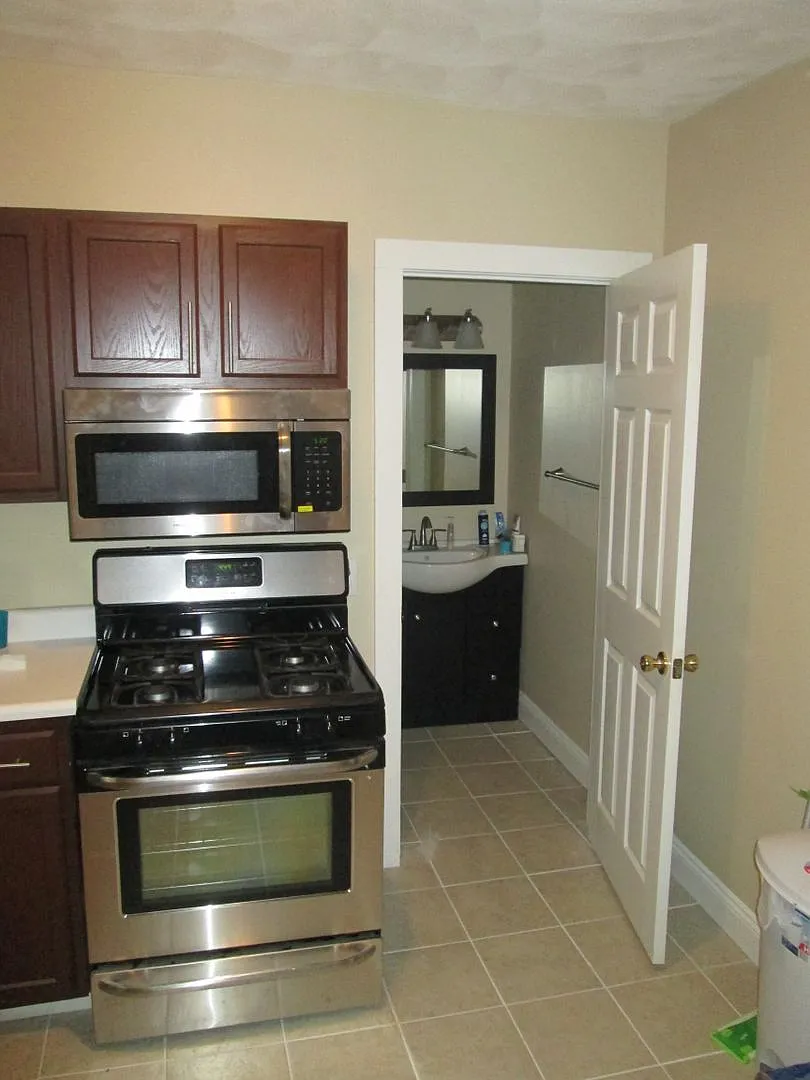 68 Walnut-available for 2025-2026 school year — Photo 4